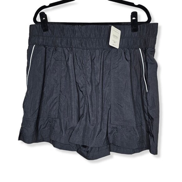 Fabletics 2x Shorts Black Reflective High Waist Nylon Pockets Gym Running - Picture 3 of 8